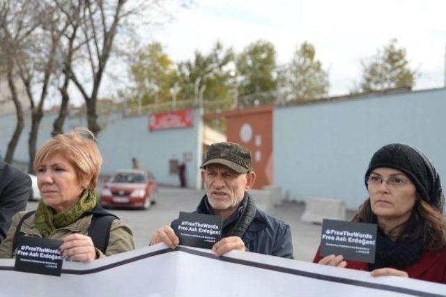 Alman Kitap  Basın Ve Yayıncılar Birliği'nden Aslı Erdoğan'a Destek Eylemi