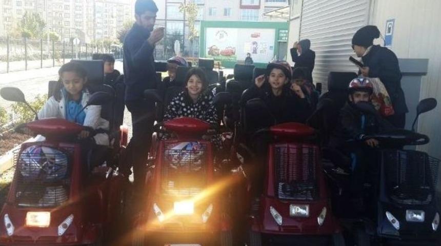 &Ccedil;ocuk Parkında Uygulamalı Trafik Eğitimi