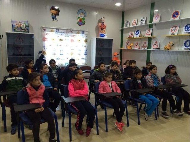 &Ccedil;ocuk Parkında Uygulamalı Trafik Eğitimi 1