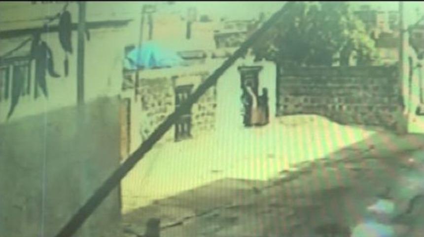 Dilenci Kılığında Eve Giren Kadınlar Para Ve Altın &Ccedil;aldı