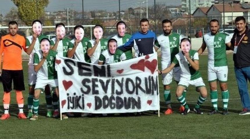 Futbolcuya S&uuml;rpriz Doğum G&uuml;n&uuml;