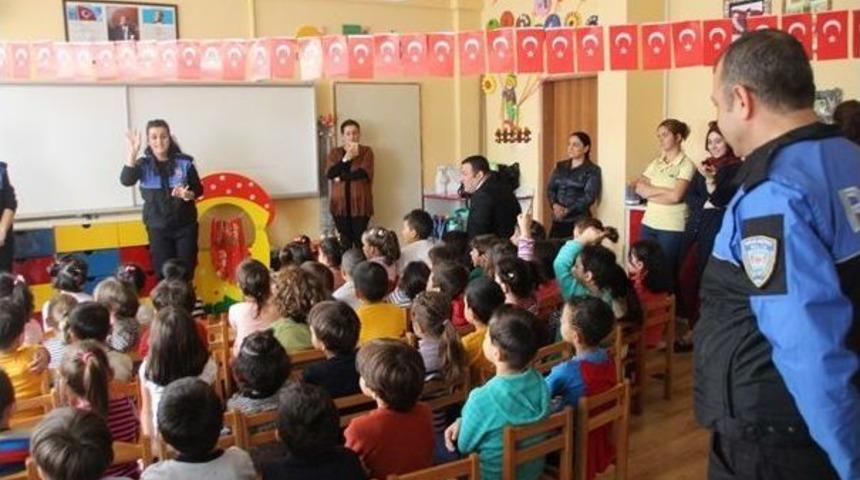 Mersin Polisinden, K&uuml;&ccedil;&uuml;k &Ouml;ğrencilere Bilgilendirme