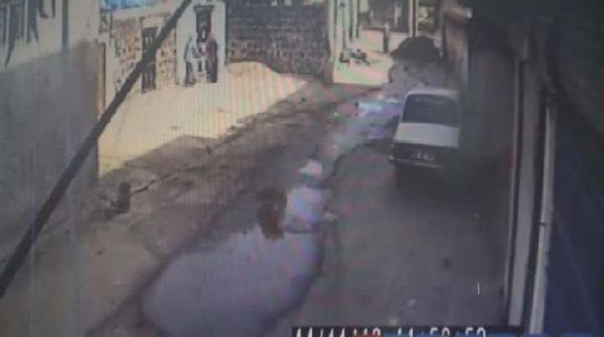 Sahibi Kapıyı A&ccedil;ık Unuttu, 2 Kadın Evdeki Altınları &Ccedil;aldı