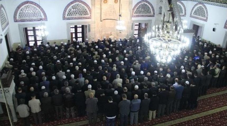 Kocaeli&rsquo;de Şehit Kaymakam İ&ccedil;in Gıyabi Cenaze Namazı Kılındı