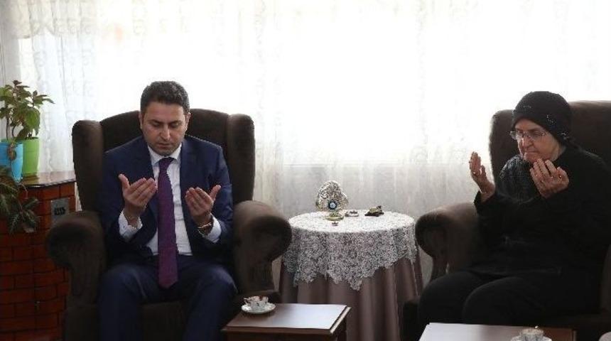 Başkan Eroğlu, İsmet Sara&ccedil;oğlu&rsquo;nu Unutmadı