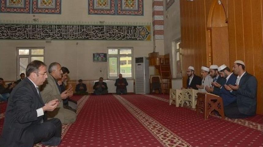 Şehit Kaymakam Safit&uuml;rk İ&ccedil;in Gıyabi Cenaze Namazı