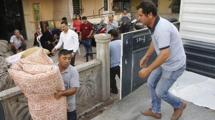 Kirayı &Ouml;deyemeyip Sokağa Atılan 6 &Ccedil;ocuklu Aileye Belediye Sahip &Ccedil;ıktı