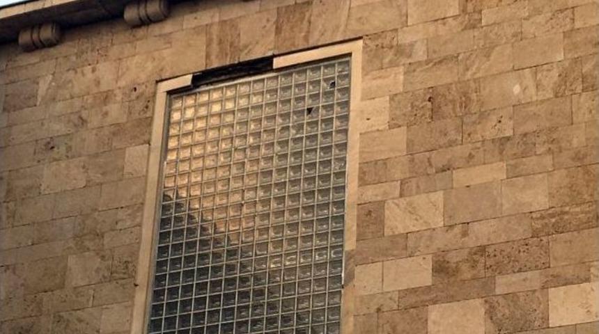 Tbmm&rsquo;de Başına Mermer D&uuml;şen İş&ccedil;i Yaralandı