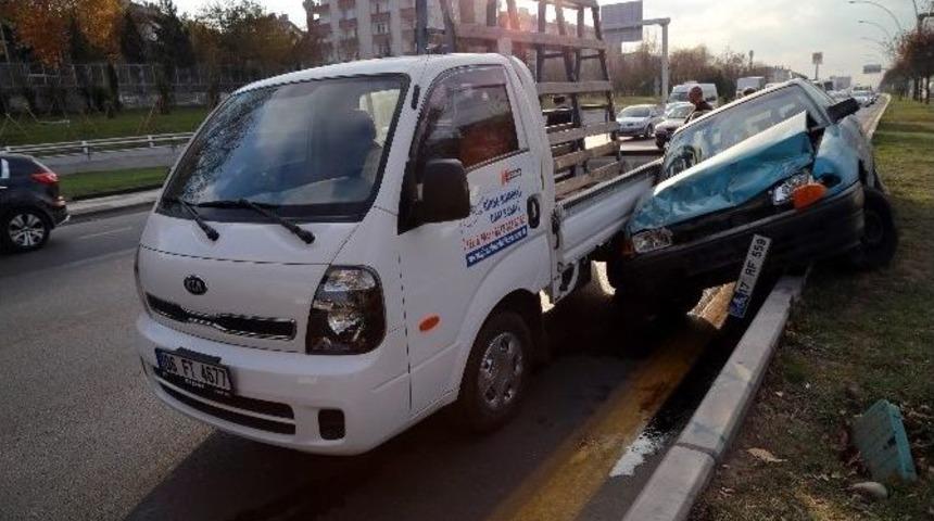 Başkent&rsquo;te Trafik Kazası: 2 Yaralı