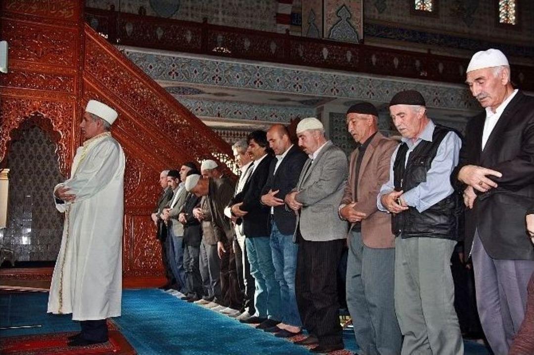 Eller Semaya Şehit Kaymakam İ&ccedil;in A&ccedil;ıldı