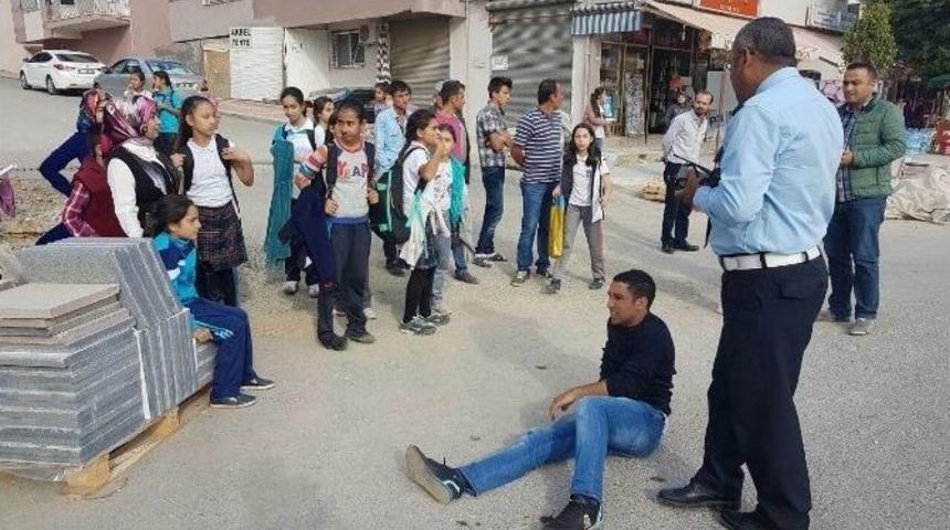 Motosiklet &Ouml;ğrenciye &Ccedil;arptı: 3 Yaralı