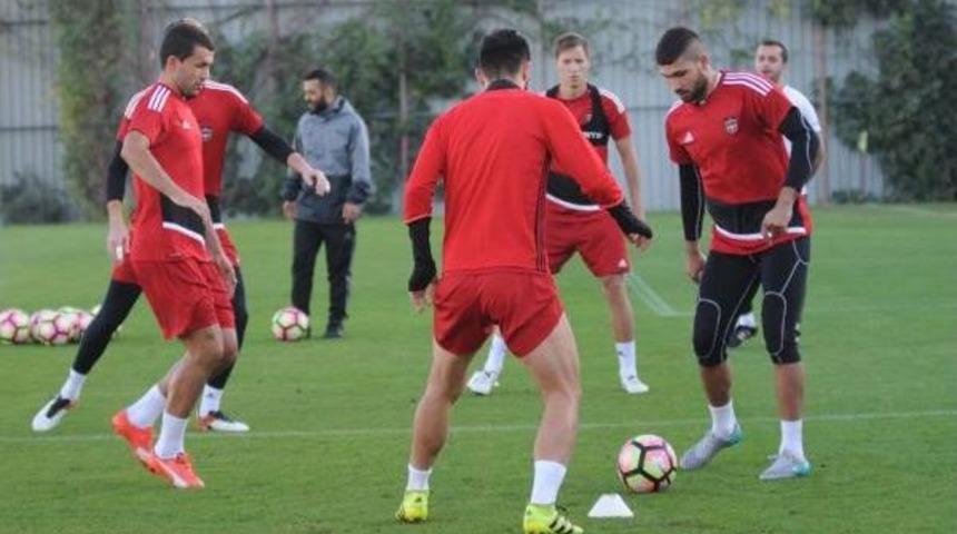 Gaziantepspor, Salon Ve Sahada &Ccedil;alıştı