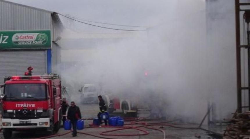 Gebze'da Ara&ccedil; Tamir Servisinde Yangın &Ccedil;ıktı