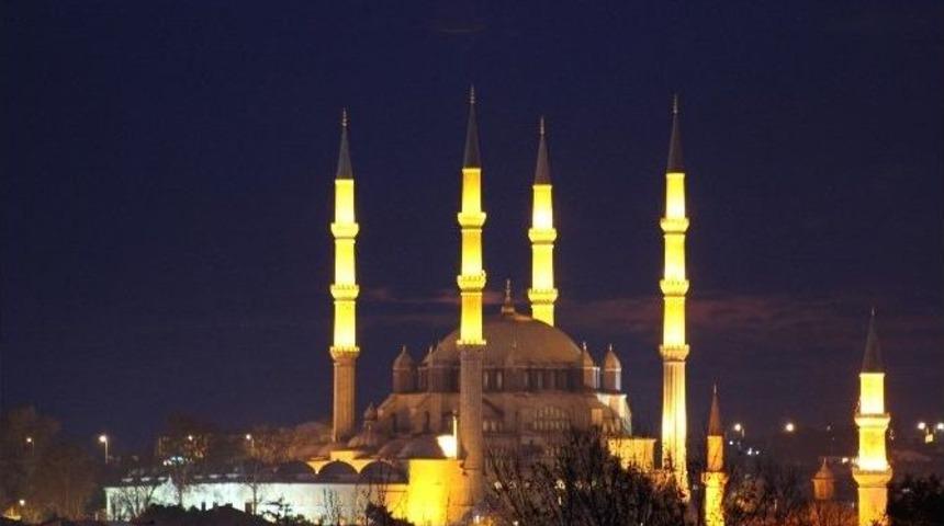 S&uuml;per Ay Edirneli&rsquo;ye Y&uuml;z&uuml;n&uuml; G&ouml;stermedi