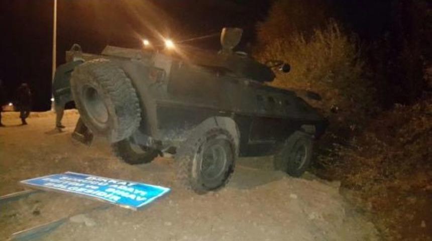 Bing&ouml;l'de Zırhlı Aracın Ge&ccedil;işi Sırasında Patlama: 2 Polis Yaralı