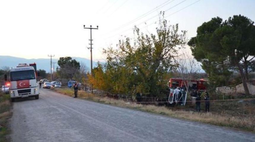 Tır Şarampole Devrildi: 1 &Ouml;l&uuml;