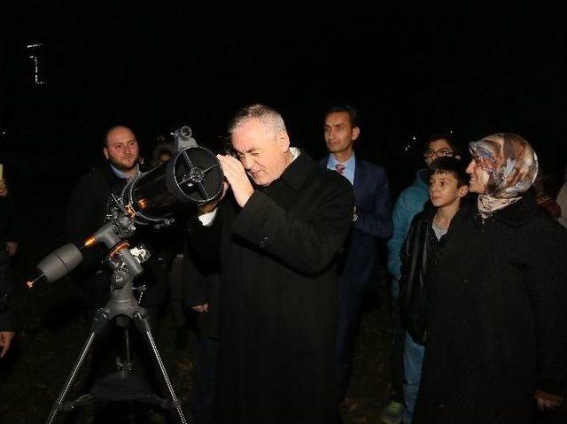 İstanbullular Süper Ay’ı Teleskoplarla İzlediler