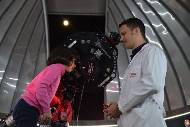 "s&uuml;per Ay" Hubble Teleskopla B&ouml;yle Izlendi 1