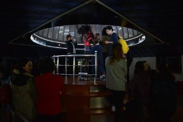 "s&uuml;per Ay" Hubble Teleskopla B&ouml;yle Izlendi 2