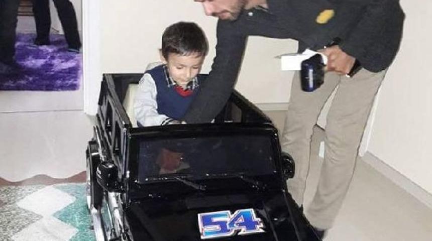 Kenan Sofuoğlu'ndan Şehit Kaymakamın Oğluna Ak&uuml;l&uuml; Araba