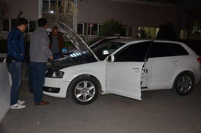 Şüpheli Olarak Aranan Otomobilde Ruhsatsız Tabanca Ele Geçirildi