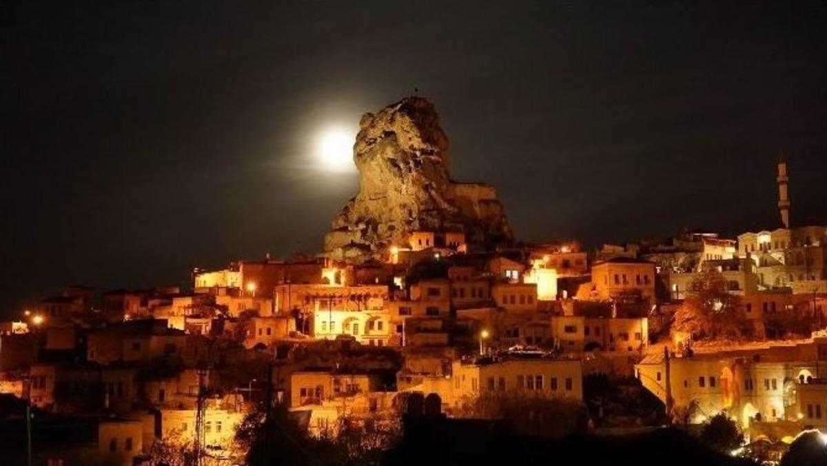 &ldquo;s&uuml;per Ay&rdquo; Kapadokya&rsquo;da Kartpostallık G&ouml;r&uuml;nt&uuml;ler Verdi