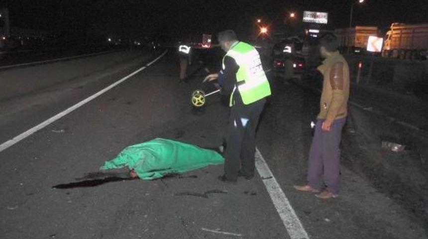 Otomobil, Trakt&ouml;r R&ouml;morkuna &Ccedil;arptı: 1 &Ouml;l&uuml;