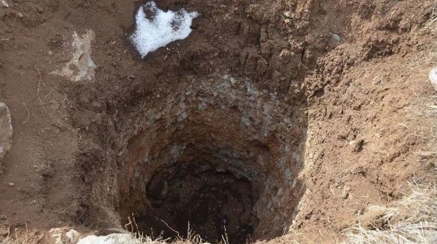 Define Avcıları Şehitliği Talan Etti