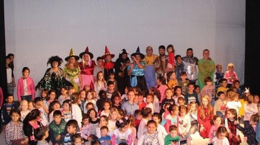 &ldquo;k&uuml;&ccedil;&uuml;k Sakar Cadı&rdquo; Oyununu 2 G&uuml;nde 400 &Ccedil;ocuk İzledi