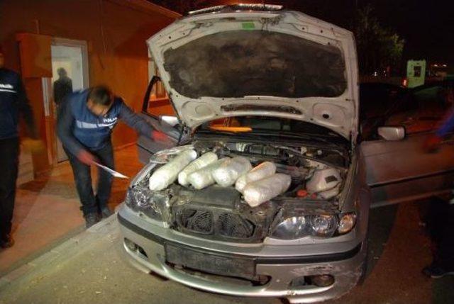 Otomobilin Gizli B&ouml;lmelerinde 15 Kilo Eroin Bulundu 1