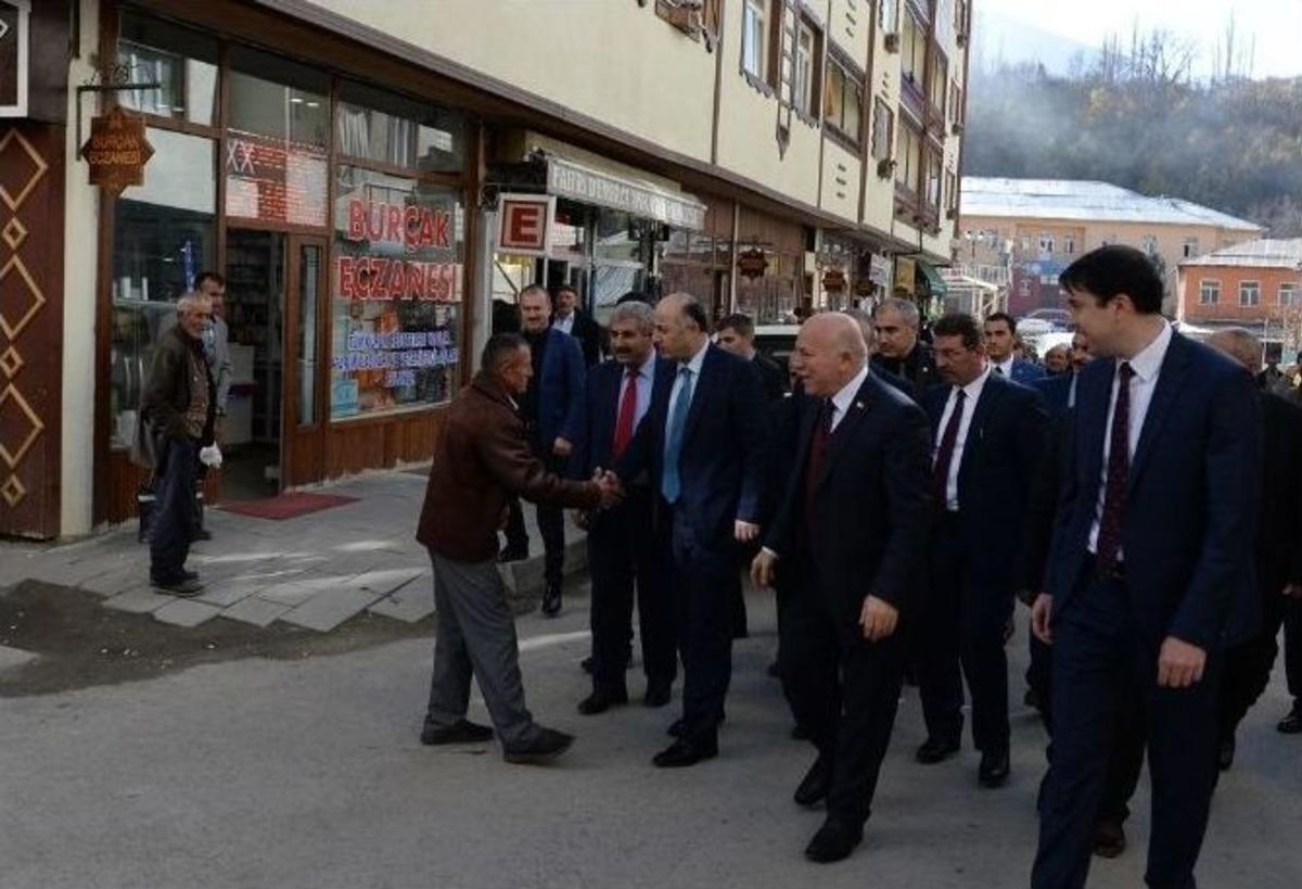 Vali Azizoğlu, İspir&rsquo;de Muhtarlarla Bir Araya Geldi
