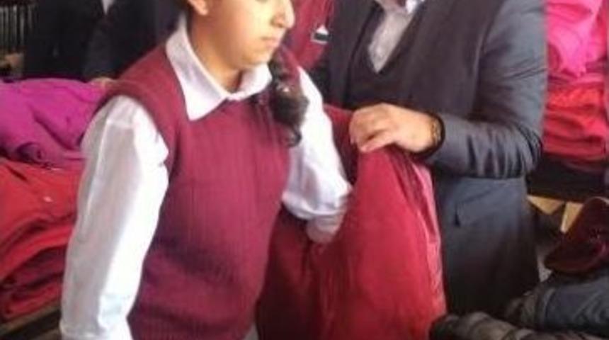 &Ouml;zalplı &Ouml;ğrencilere Ayakkabı Ve Giyim Desteği