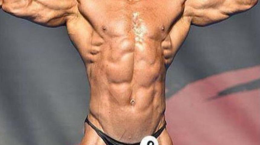 İzmirli V&uuml;cutcu Muratcan'ın G&ouml;z&uuml; D&uuml;nyanın Zirvesinde