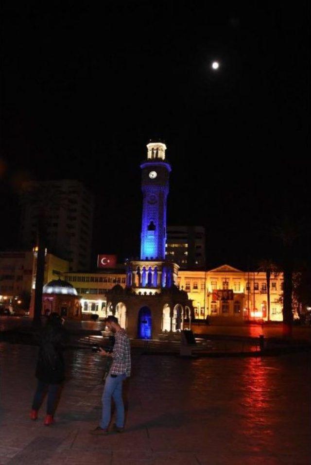 Konak Meydanı nda Ay Manzarası 1