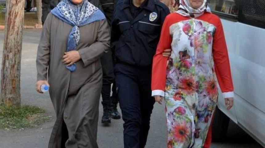 Fetö'de Gözaltına Alınan Sgk Çalışanları Adliyeye Sevk Edildi