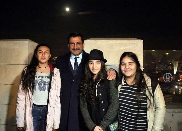 Ke&ccedil;i&ouml;renli &Ccedil;ocuklar 21. Y&uuml;zyılın En Yakın Dolunayını İzlediler 1