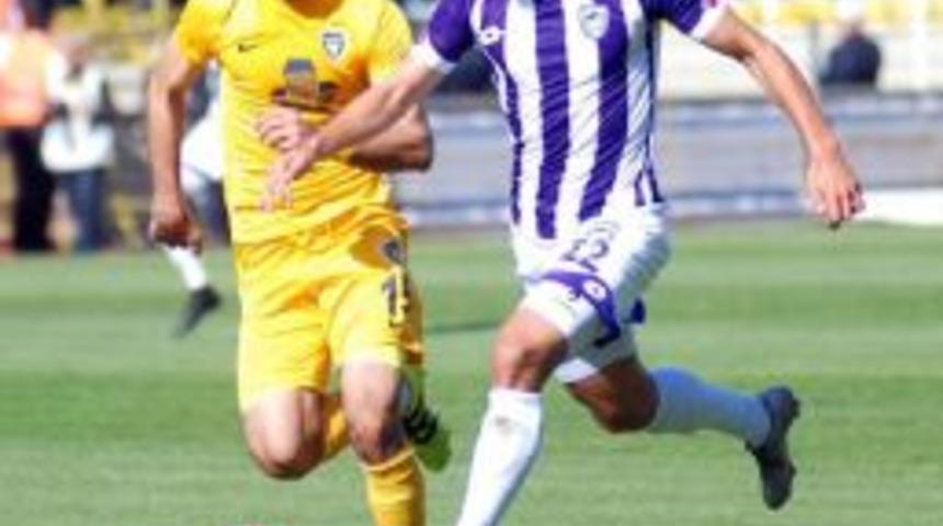 Bucaspor'da Adil Ilk Yarıyı Kapattı