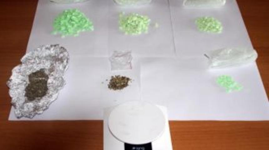 Lastiğine Ateş Edilerek Durdurulan Otomobilde Uyuşturucu Ele Ge&ccedil;irildi