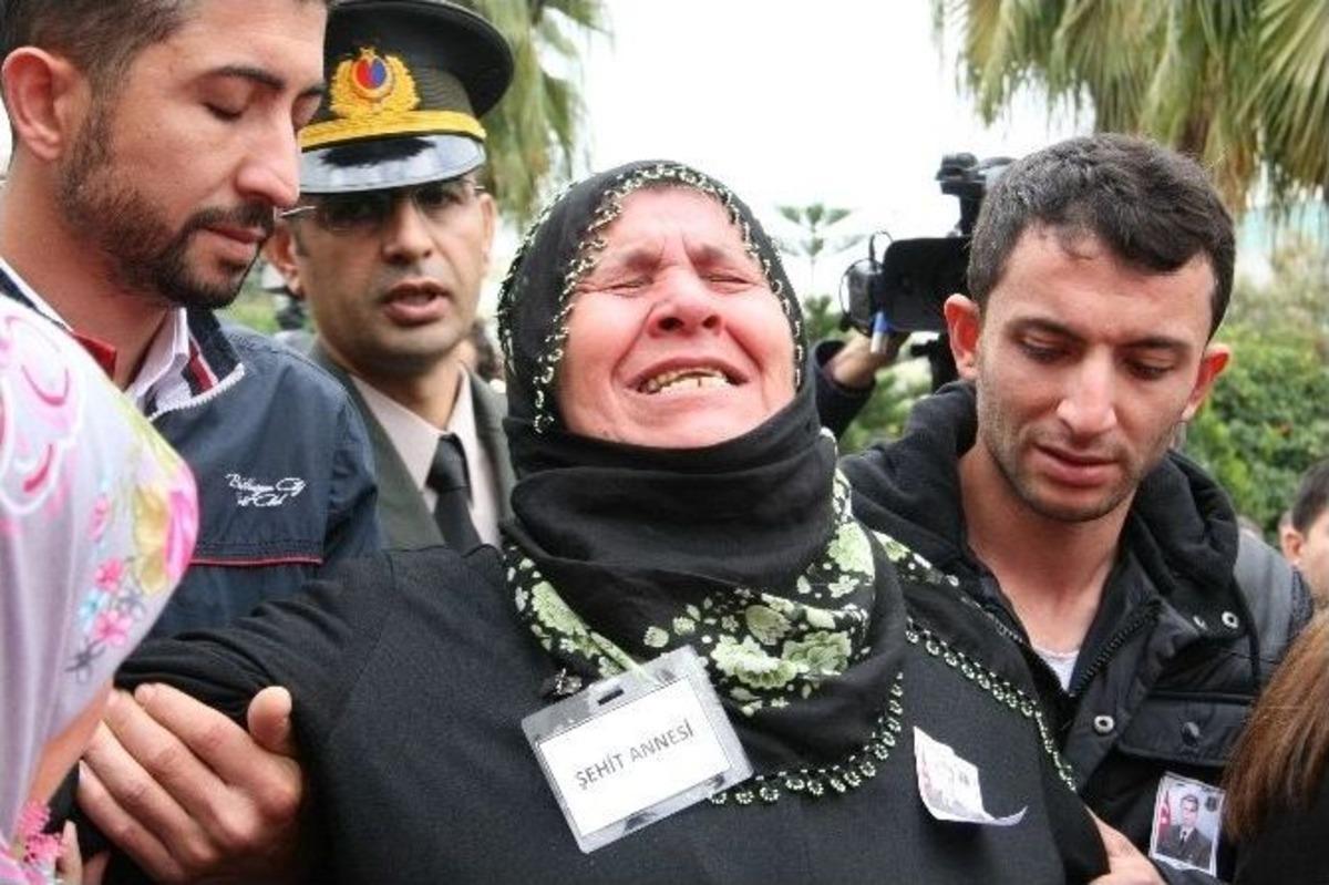 Şehit Uzman &Ccedil;avuş&rsquo;u Silah Arkadaşları Selam Ve Dualarla Uğurladı, Eşi Ve Annesi G&ouml;zyaşlarına Boğuldu