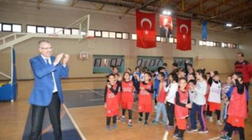 &Ouml;zkan, Belediyesporlu Miniklerle Buluştu