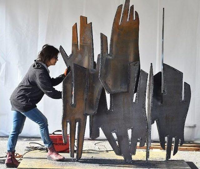 İzmir İ&ccedil;in Yontuyorlar 3