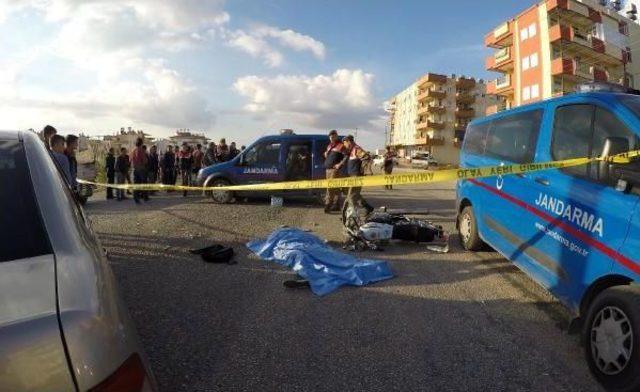 Motosikletiyle Kamyonete &Ccedil;arpan Liseli &Ouml;ld&uuml;, Arkadaşı Yaralandı 1