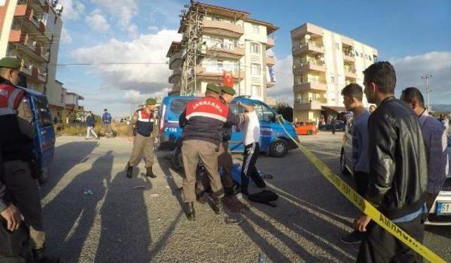 Motosikletiyle Kamyonete &Ccedil;arpan Liseli &Ouml;ld&uuml;, Arkadaşı Yaralandı 2