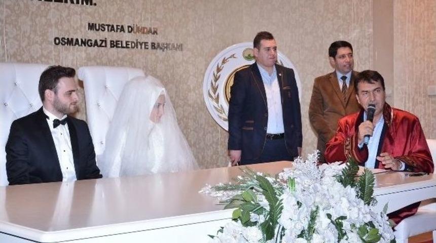 M&uuml;sl&uuml;man Olan Arjantinli Gelinin Nikahını Başkan D&uuml;ndar Kıydı