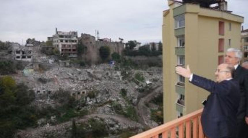 Başkan G&uuml;mr&uuml;k&ccedil;&uuml;oğlu, Tabakhane Ve Meydan&rsquo;da İncelemelerde Bulundu