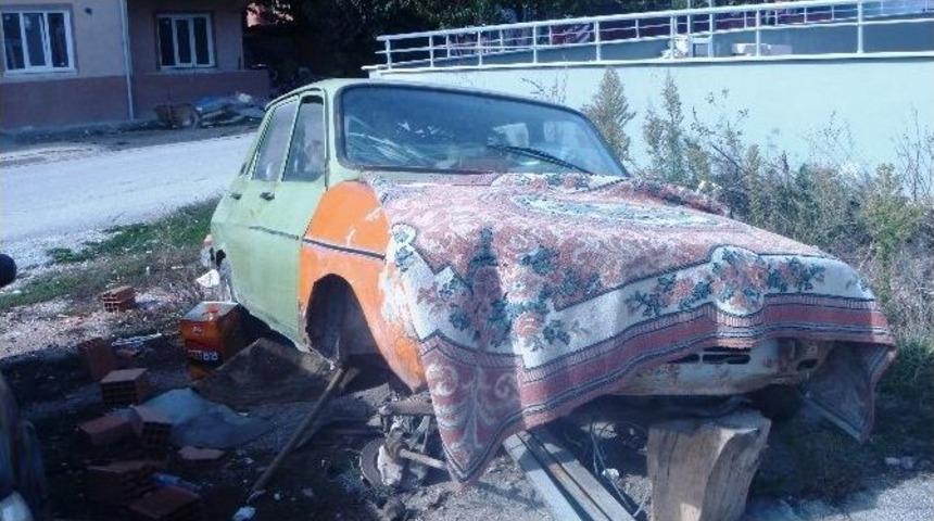 Mahalle Aralarındaki Hurda Ara&ccedil;lar Tehlike Sa&ccedil;ıyor