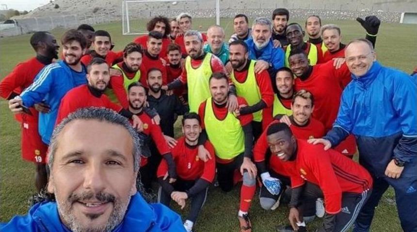 Yeni Malatyaspor&rsquo;da Caner Arıcı&rsquo;ya Unlu Yumurtalı Doğum G&uuml;n&uuml; S&uuml;rprizi