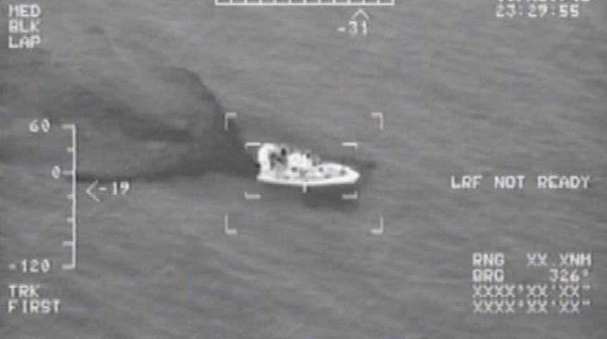 Ayvalık'ta Helikopterden Tespit Edilen 23 M&uuml;lteci Yakalandı