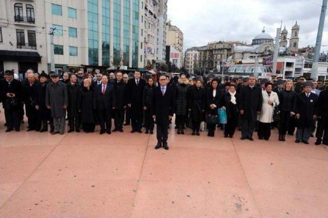 Taksim'de Kktc'nin 33'üncü Yıl Töreni