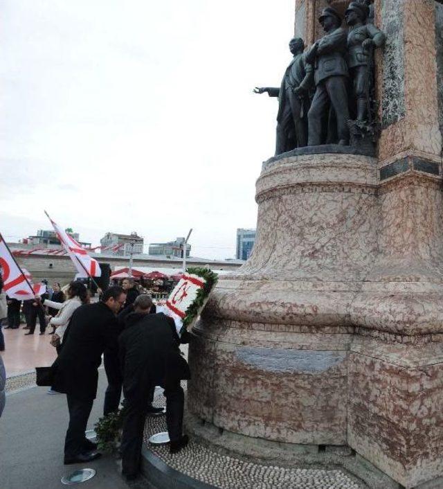 Taksim'de Kktc'nin 33'üncü Yıl Töreni